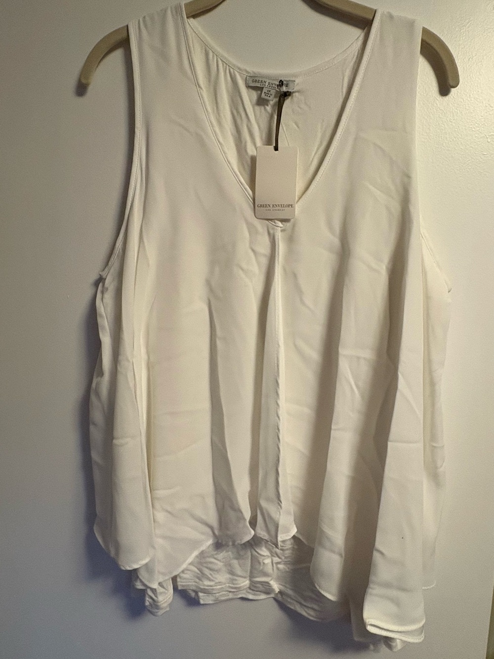 Green Envelope White V-Neck Layered Sleeveless Camisole